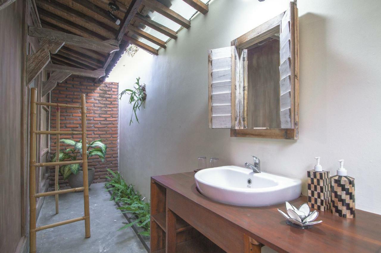 Red Gong Hotel Canggu  Exterior photo